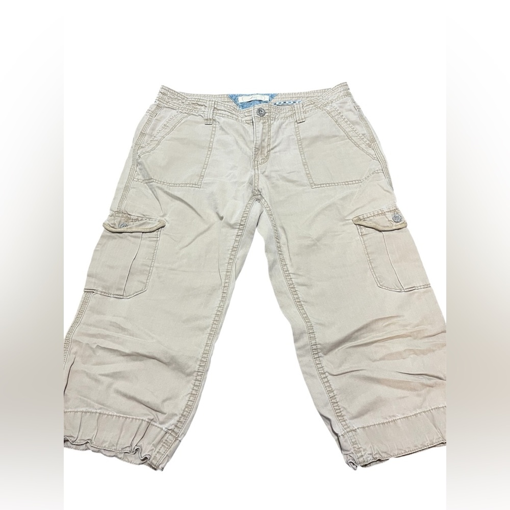 Levi’s Women’s Light Brown Cropped Cargo Pants